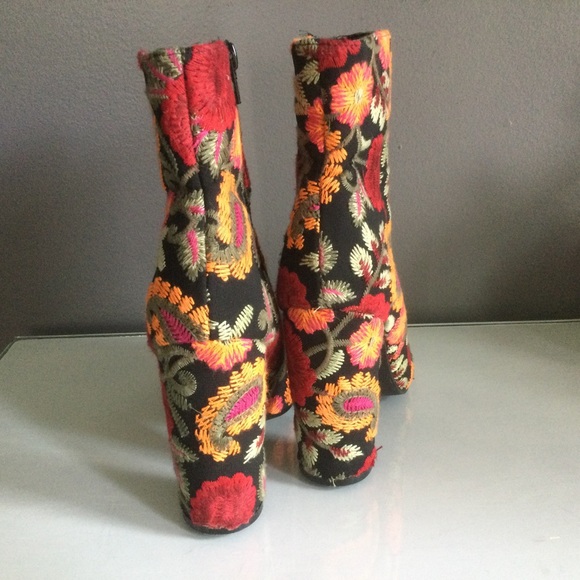 Embroidered Floral JustFab Marguerite Boots - Picture 3 of 6